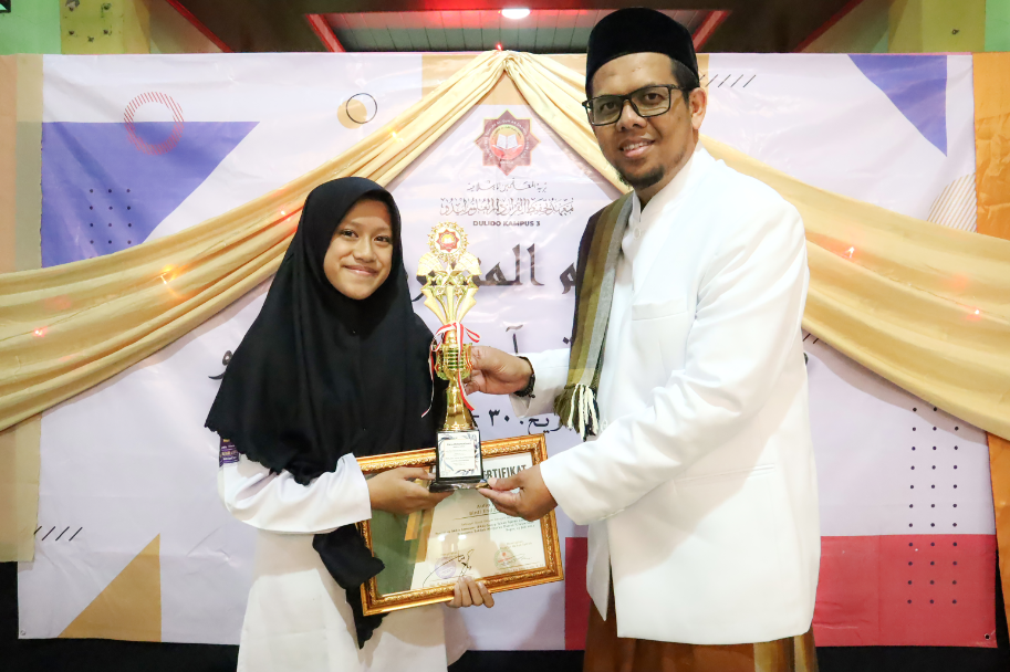 Penganugerahan Bintang Pelajar Semester Genap TP. 2021/2022